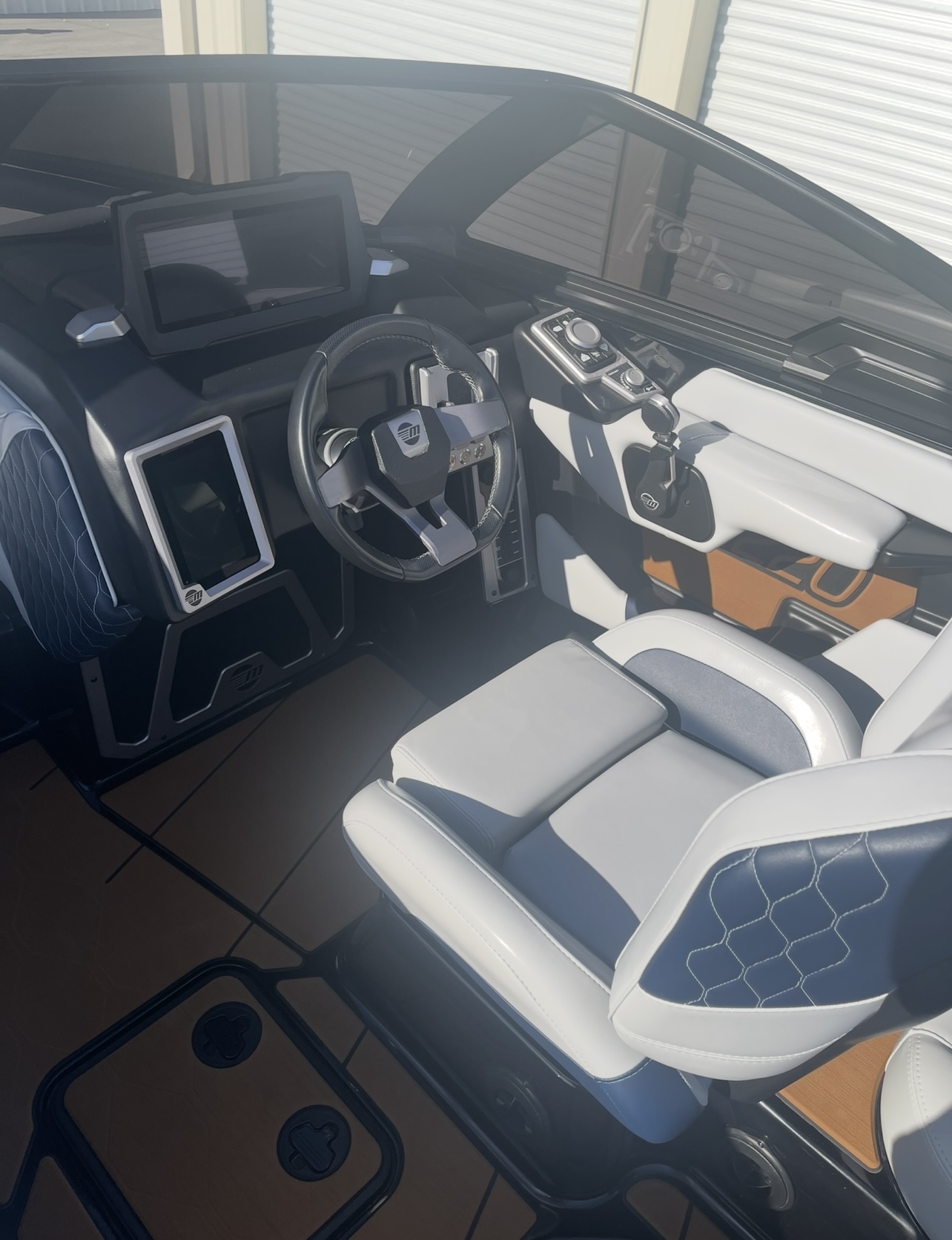 2021 Malibu M220 Icon